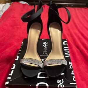Black heels with rhinestones strip